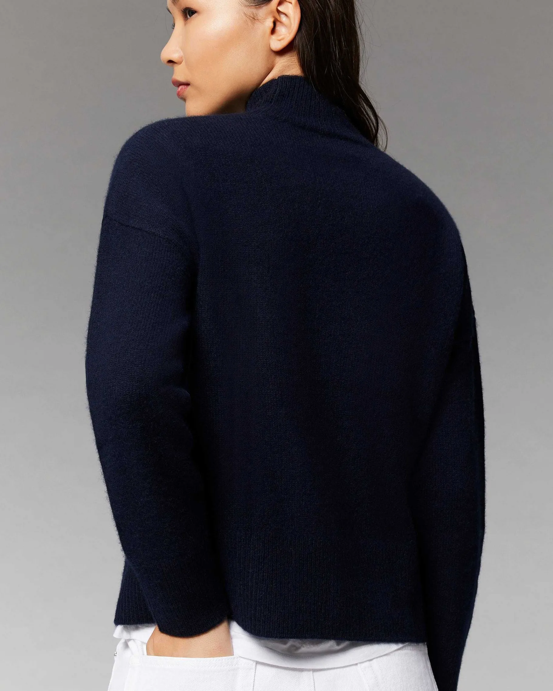 Sale FROM FUTURE Pull Col Montant Navy
