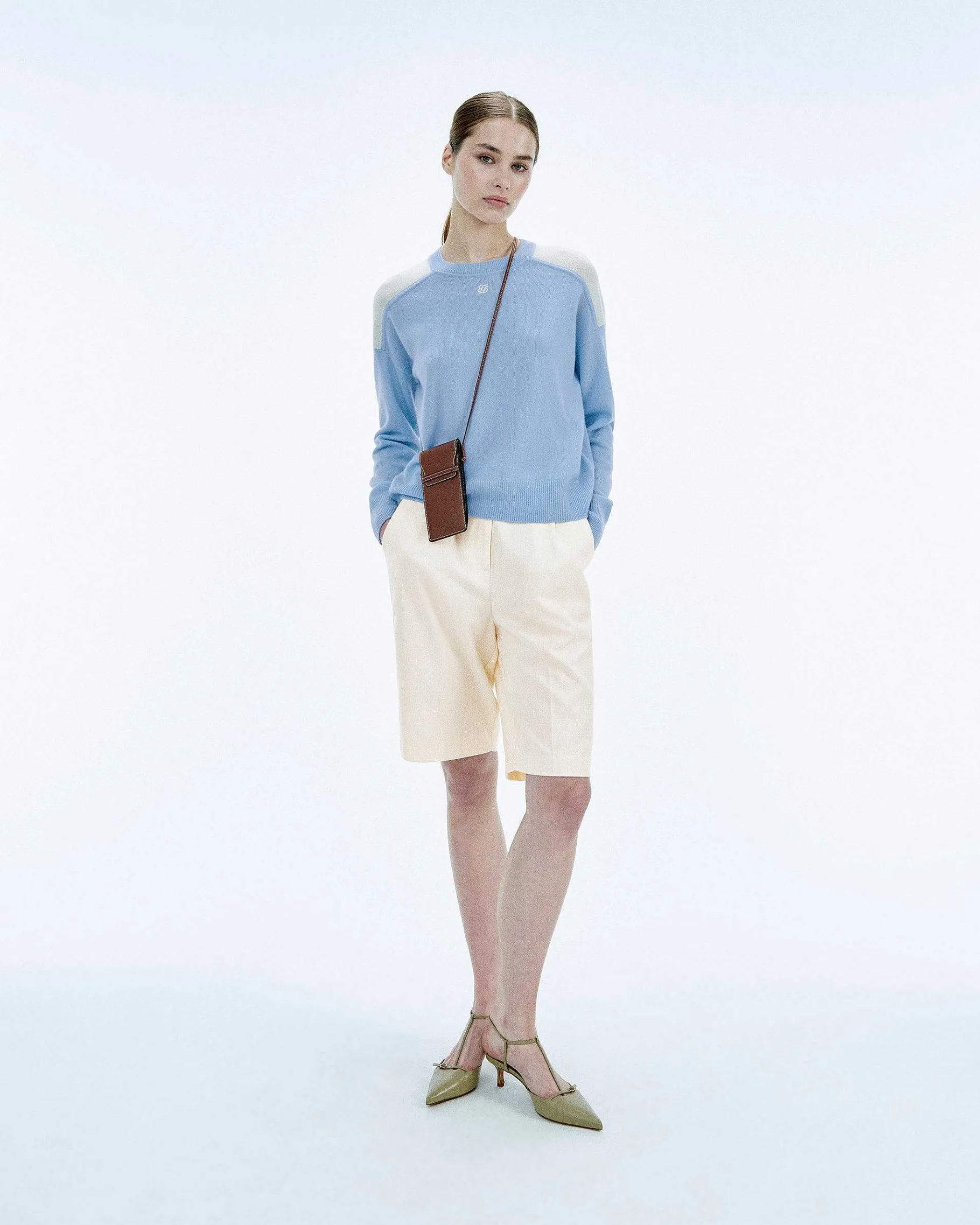 FROM FUTURE Pull Col Rond Bicolore Et Broderie Baby Blue
