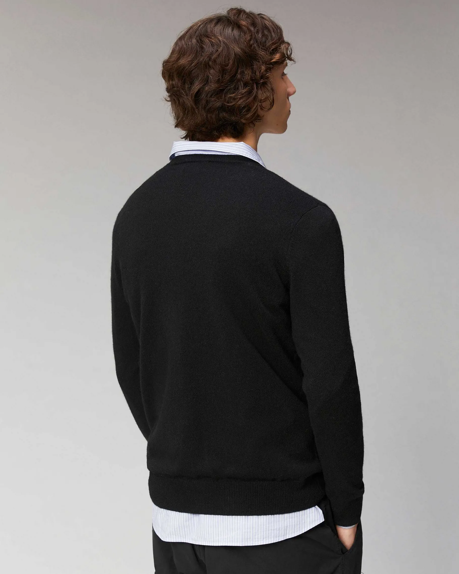 Sale FROM FUTURE Pull Col Rond Coeur Noir