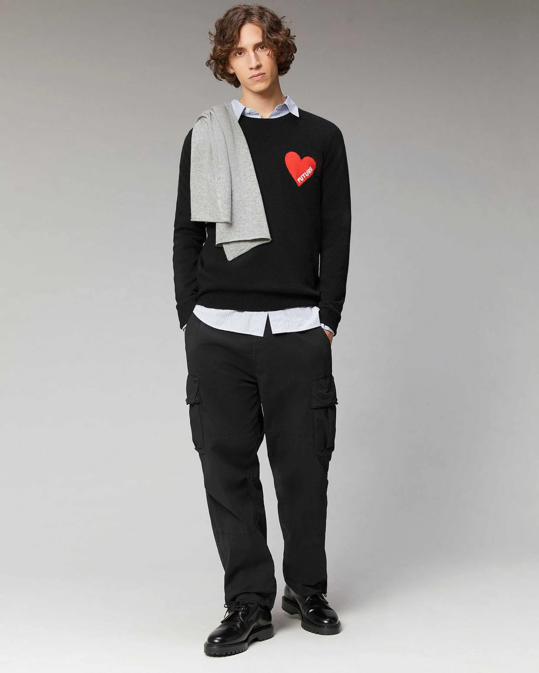 Sale FROM FUTURE Pull Col Rond Coeur Gris Chine Clair