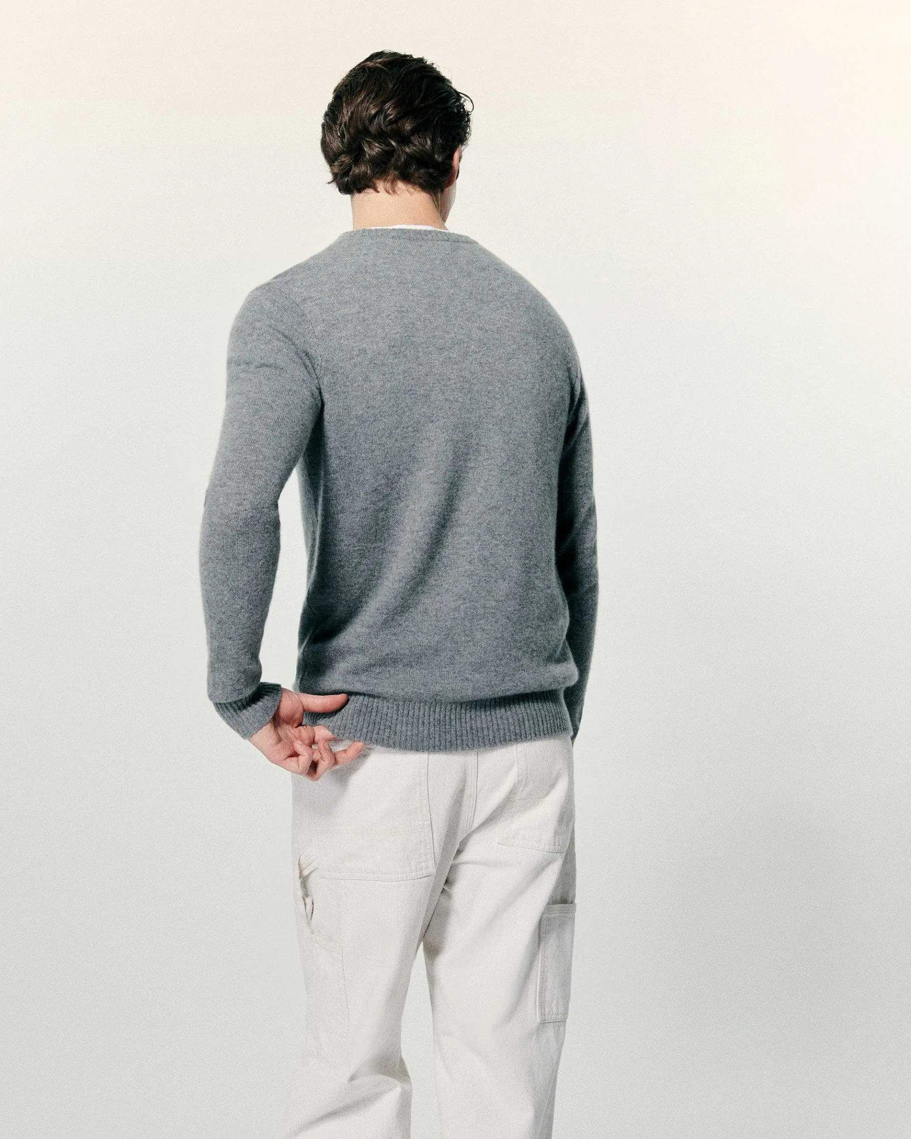 Sale FROM FUTURE Pull Col Rond Coeur Brode Gris Chine Fonce