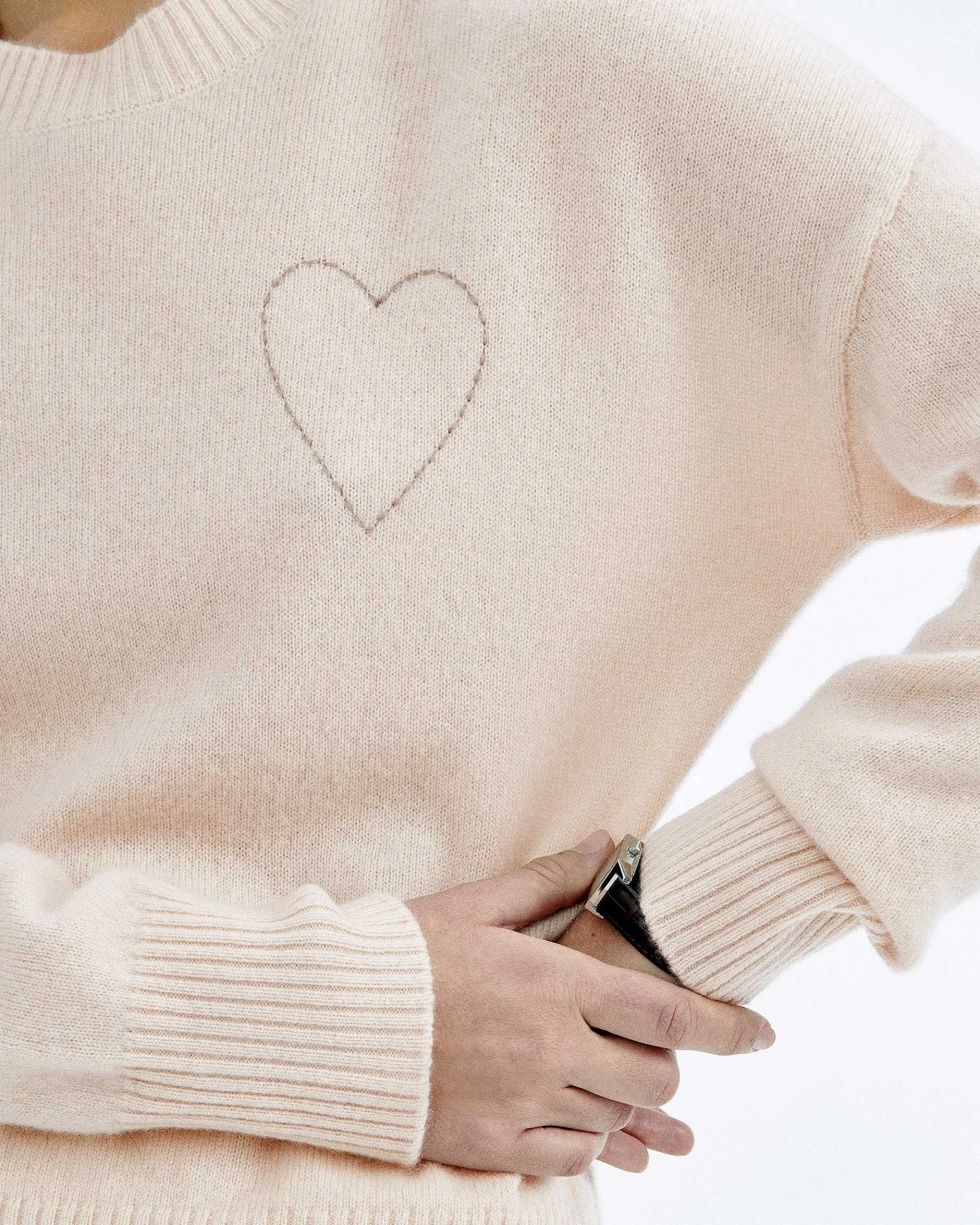 Best FROM FUTURE Pull Col Rond Coeur Brode Light Beige