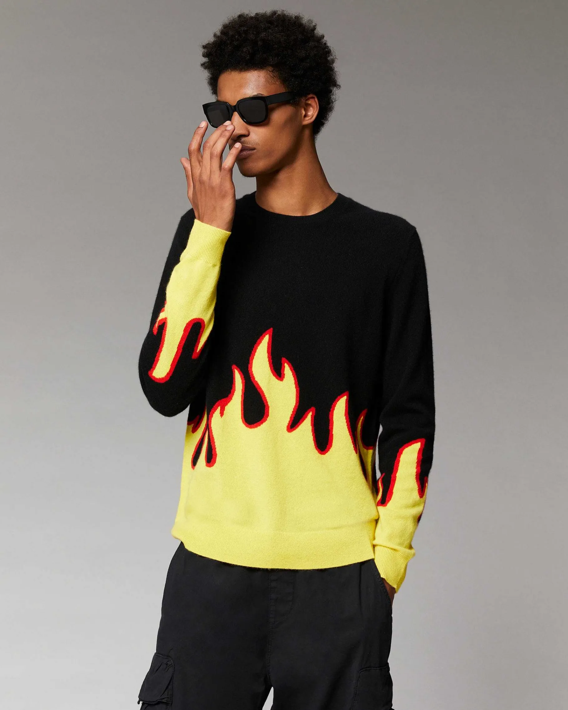 Sale FROM FUTURE Pull Col Rond Flammes Noir