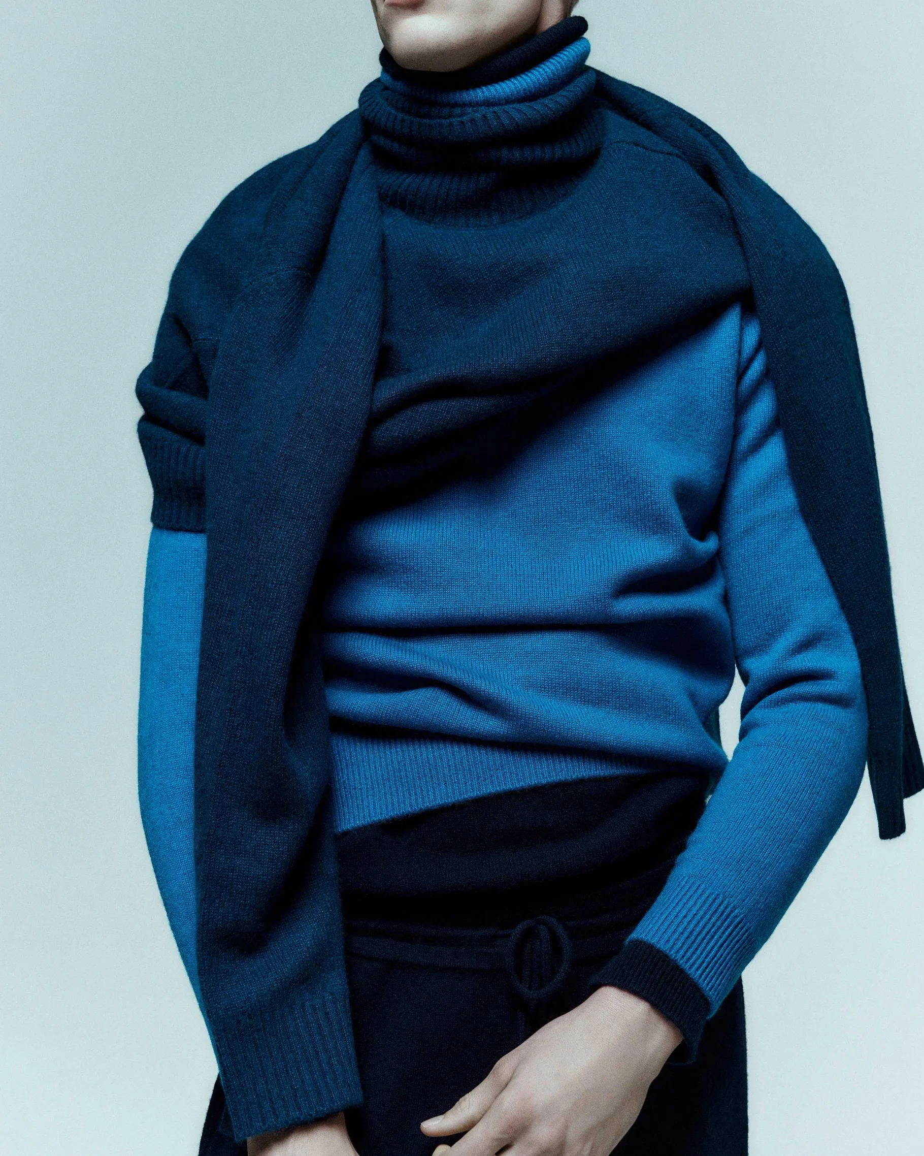 Sale FROM FUTURE Pull Col Roule Basique Epais Prussian Blue