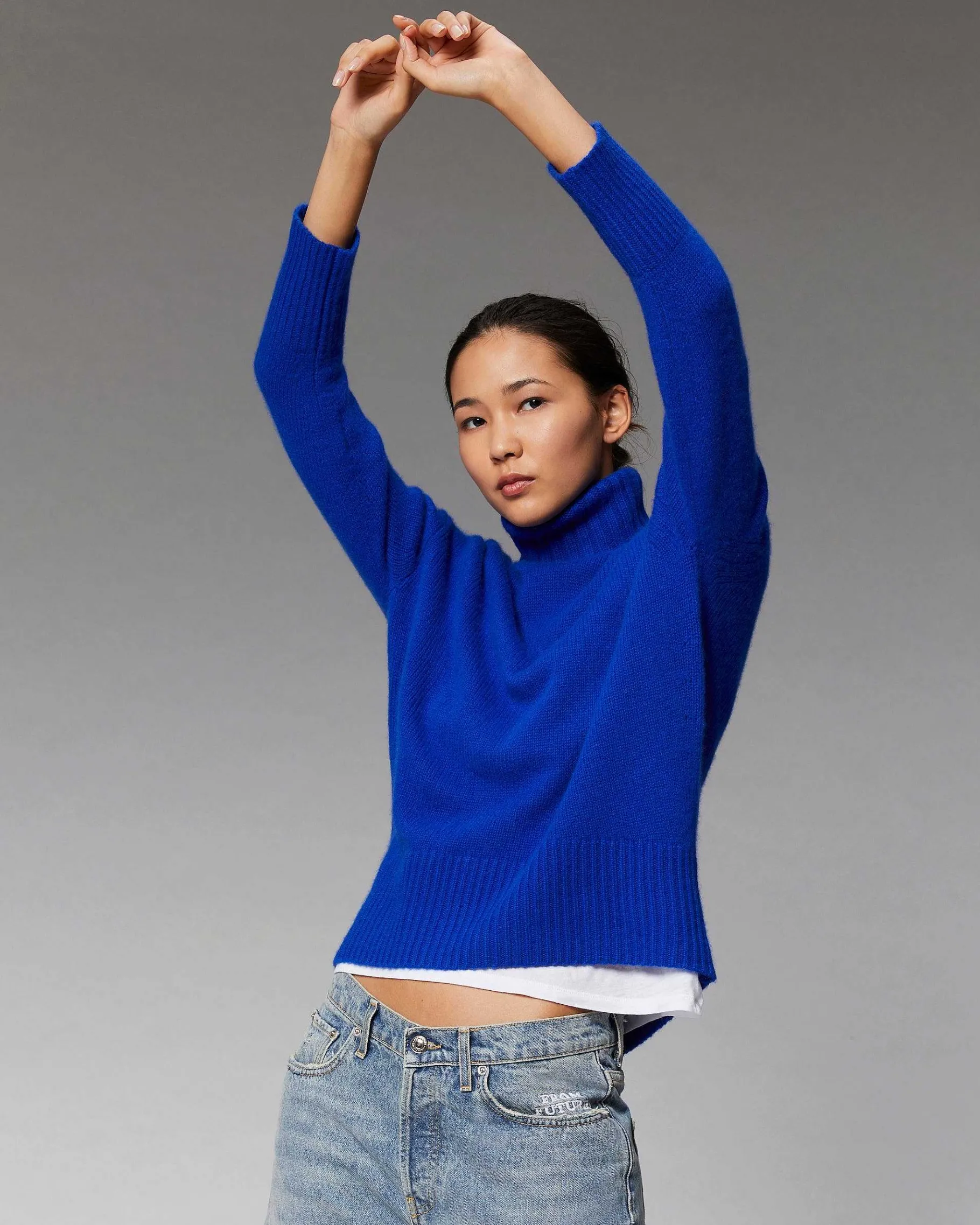 FROM FUTURE Pull Col Roule Oversize Pop Blue