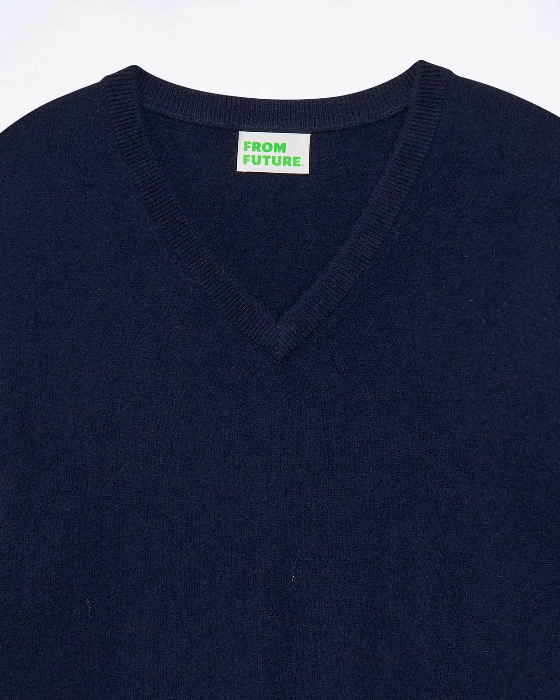 Clearance FROM FUTURE Pull Col V Navy