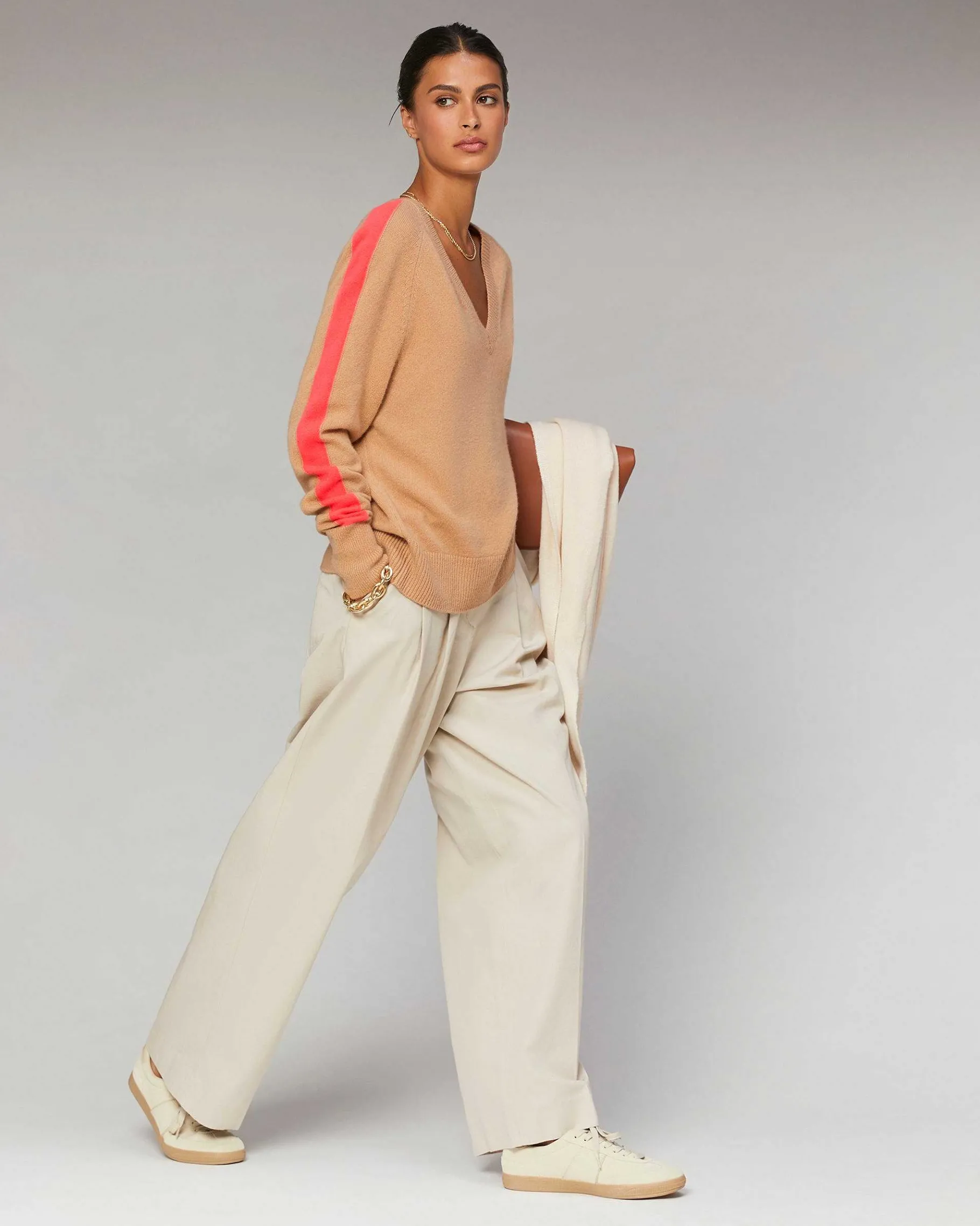 Discount FROM FUTURE Pull Col V Oversize Bandes Bicolore Leger Rouge Vif