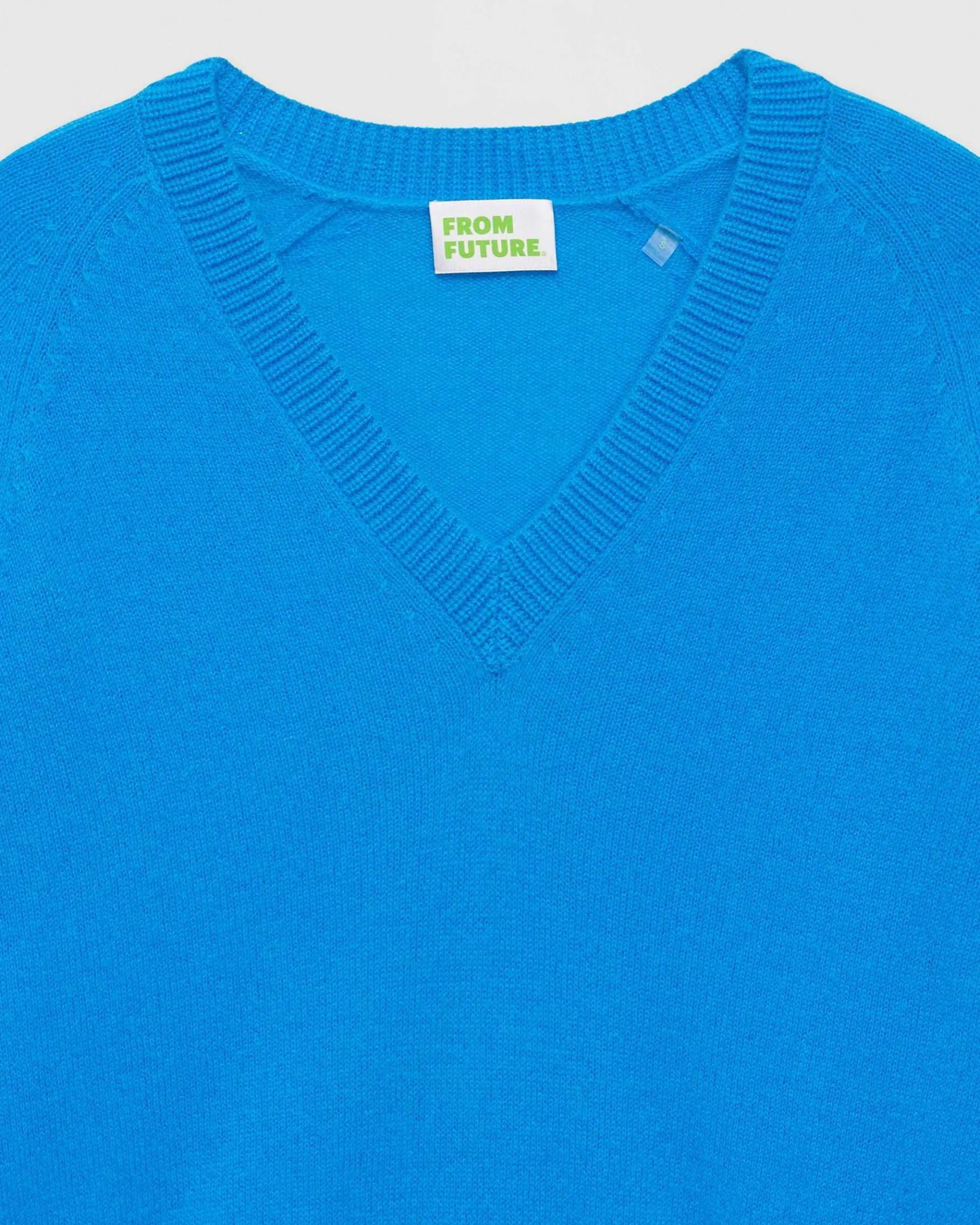 New FROM FUTURE Pull Col V Oversize Leger Passion Blue