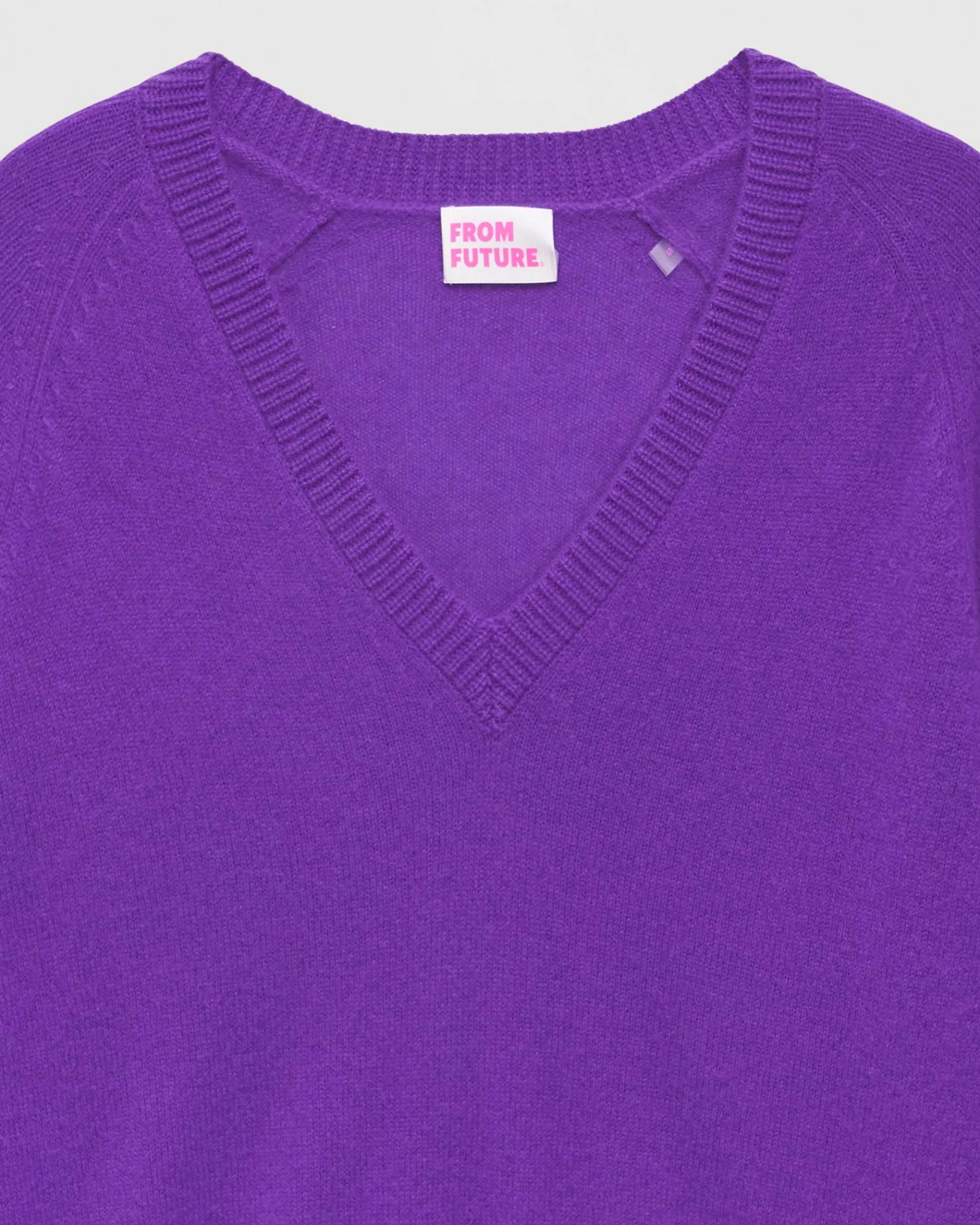 FROM FUTURE Pull Col V Oversize Leger Violet Fluo