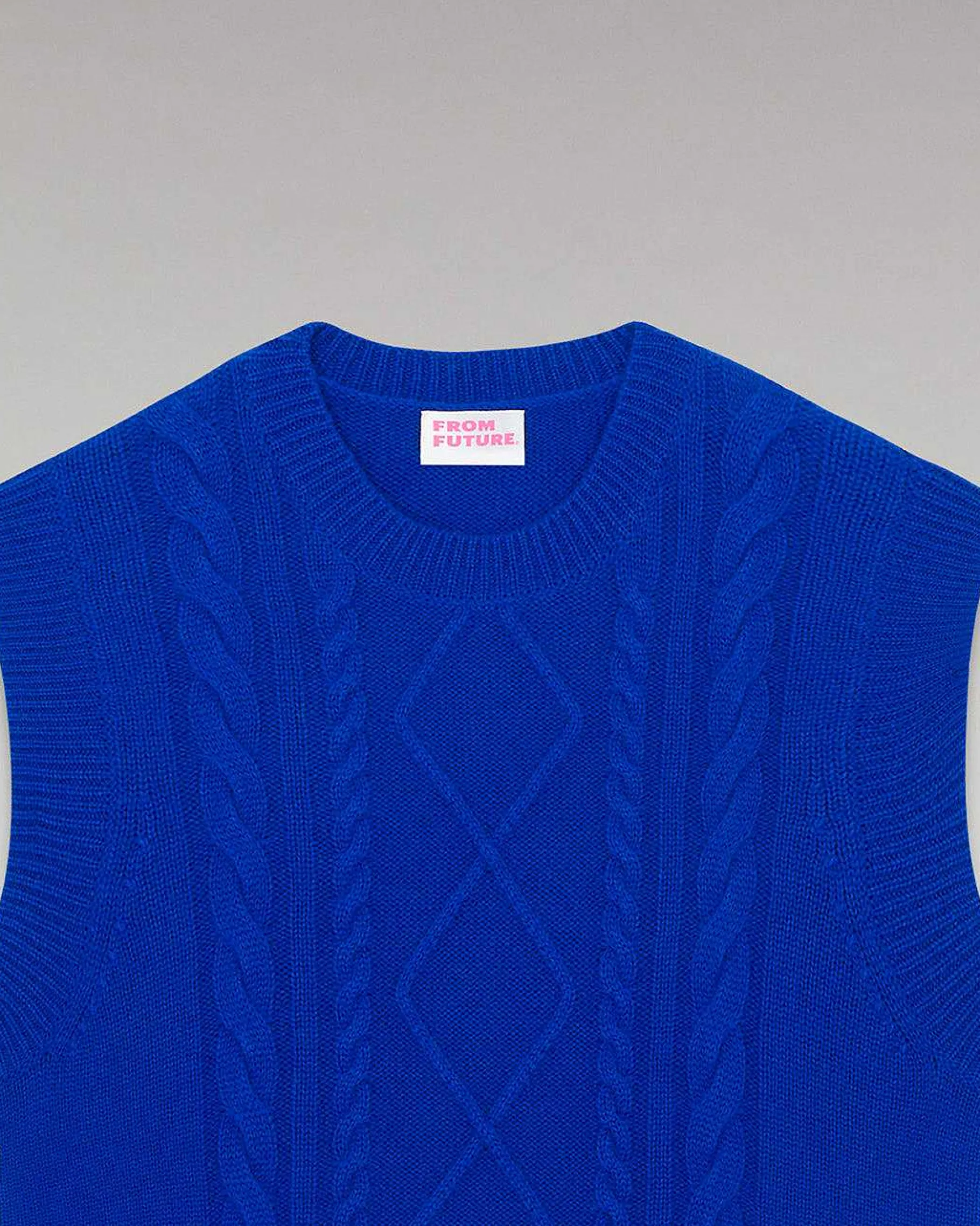 New FROM FUTURE Pull Sans Manche Torsades Pop Blue