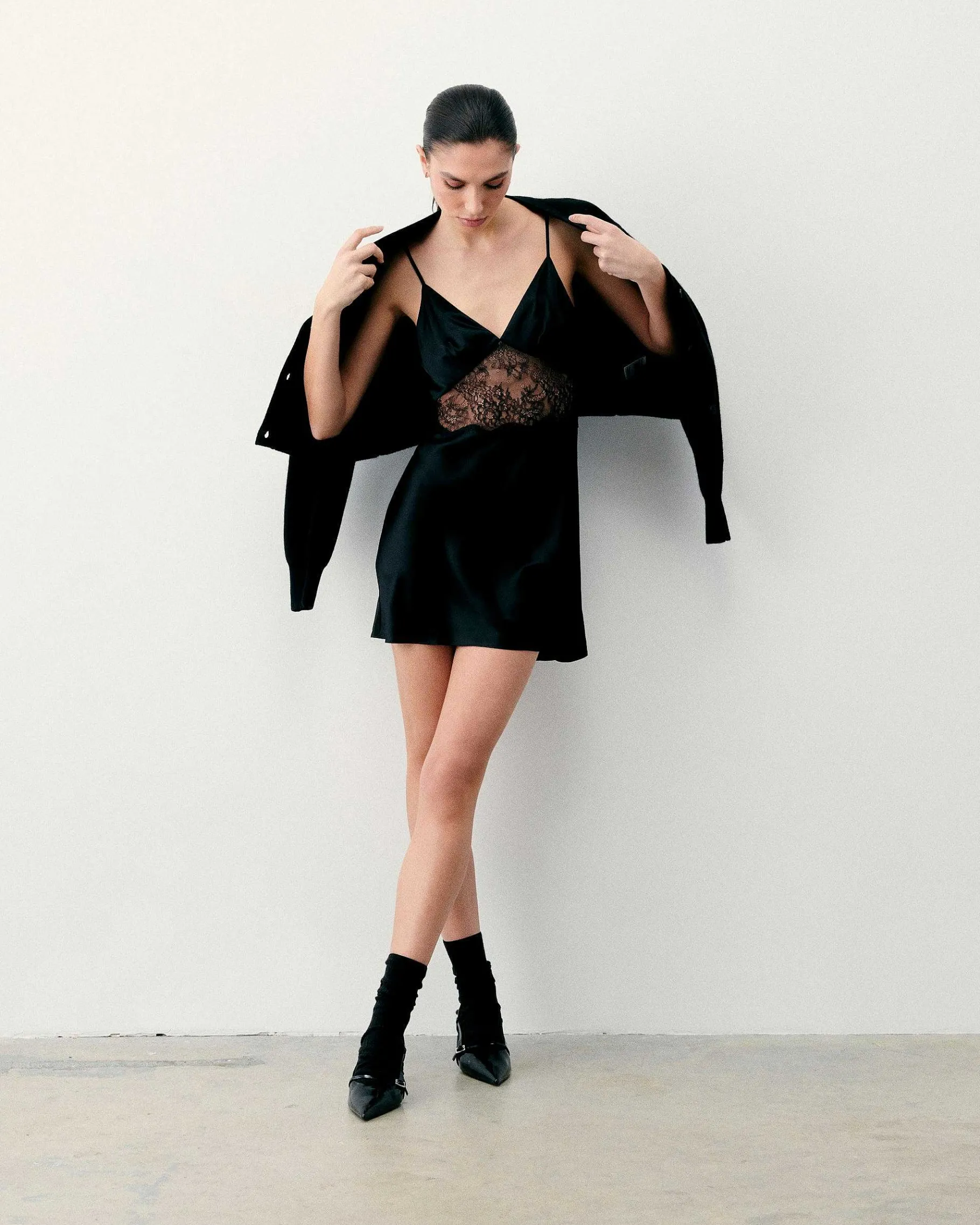 Hot FROM FUTURE Robe Courte Bretelle Ava Noir